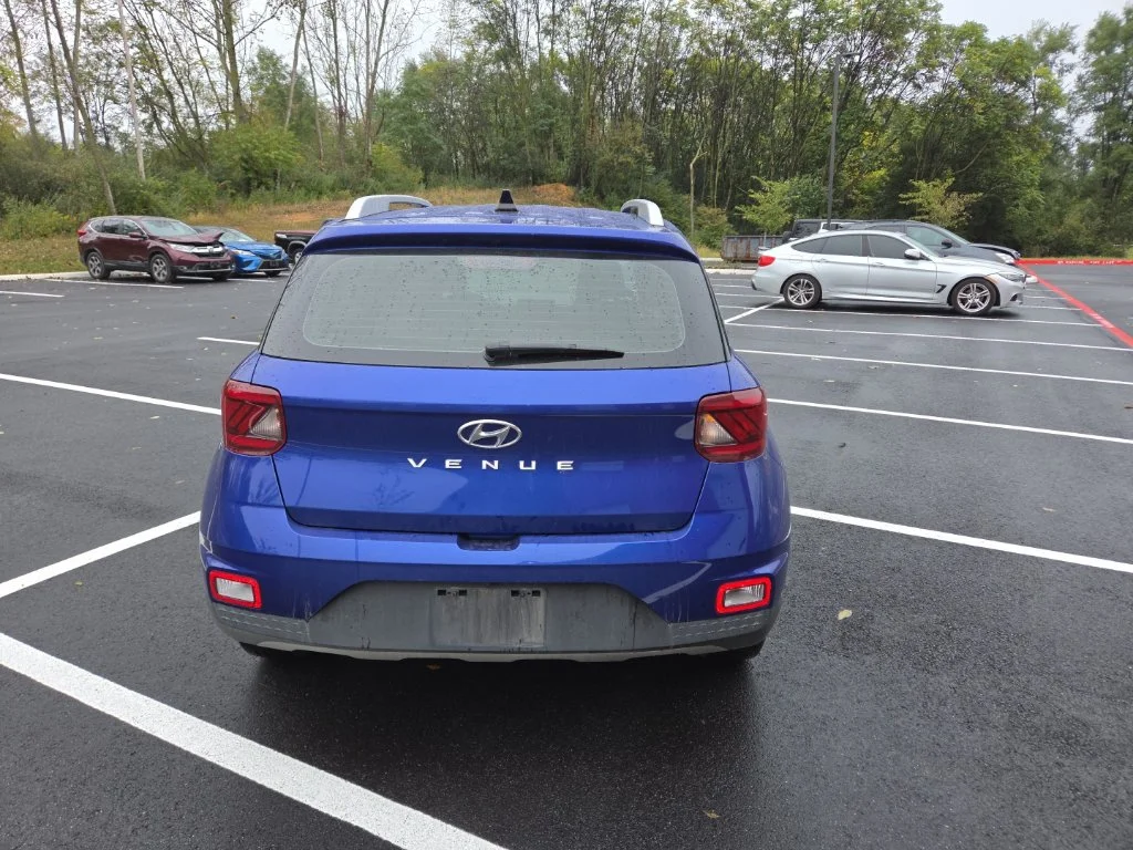 Used 2022 Blue Hyundai Limited image 10