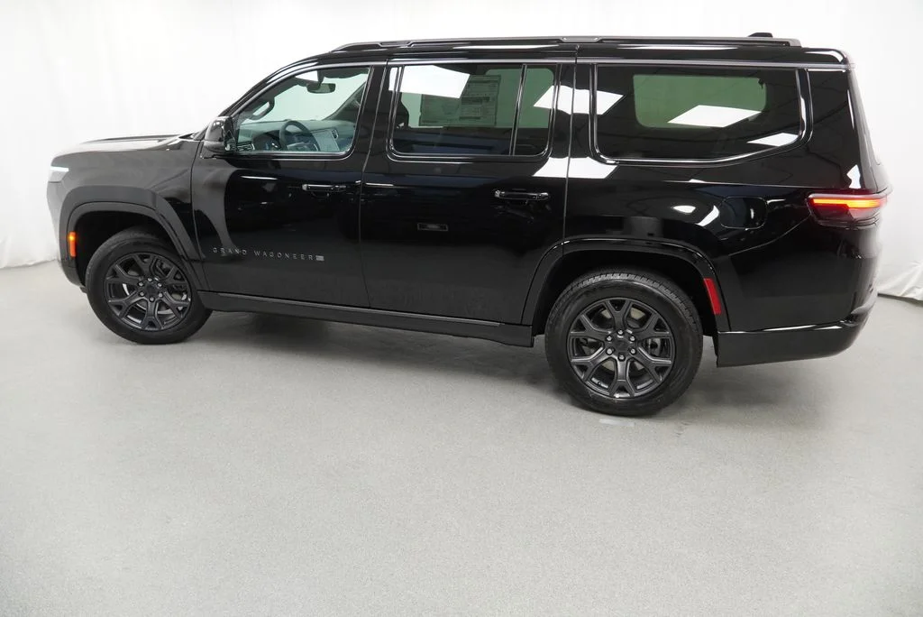 New 2026 High Gloss Black Exterior Paint Jeep Limited Altitude image 14