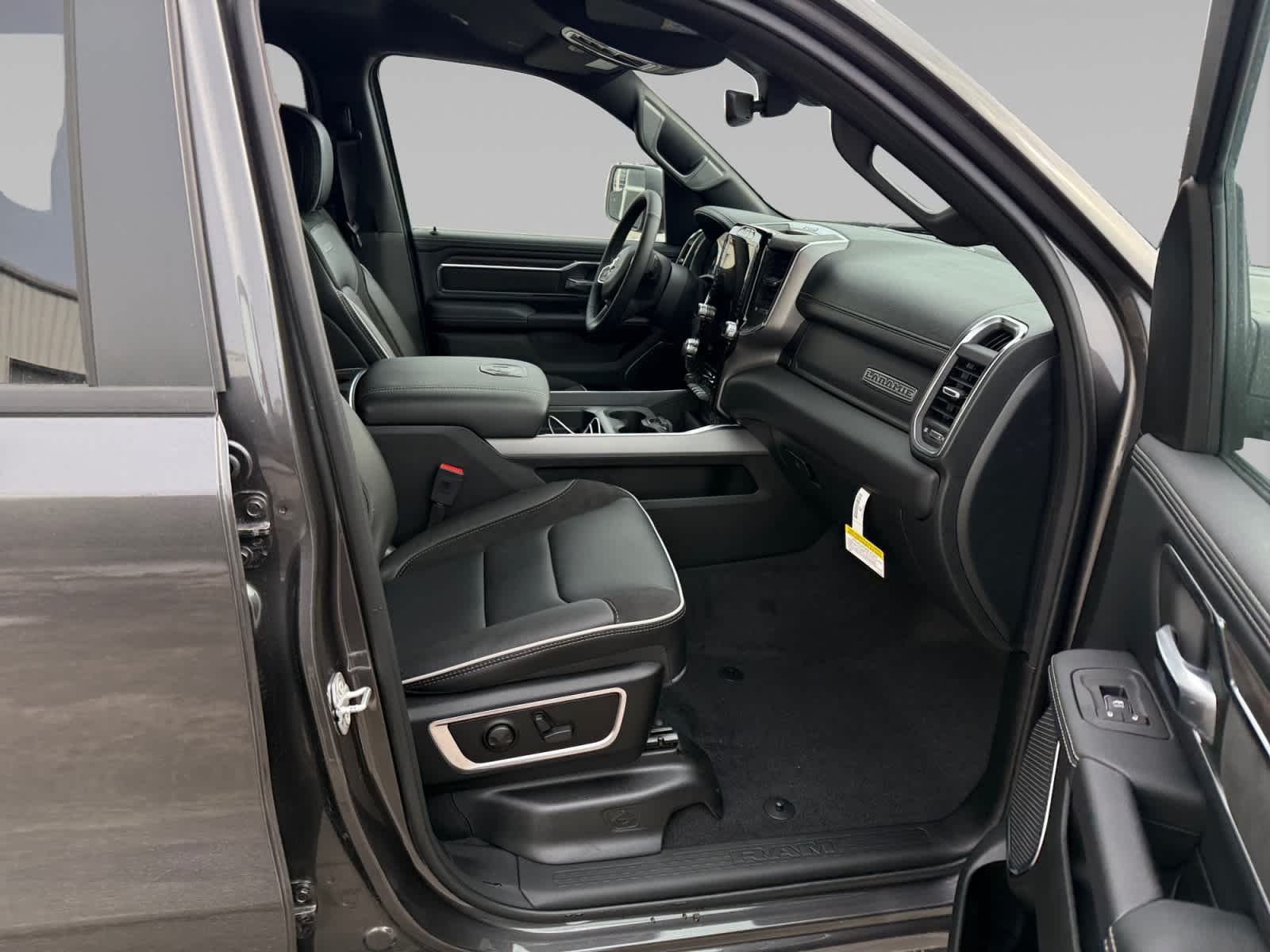 2026 RAM 1500 Laramie - Photo 15