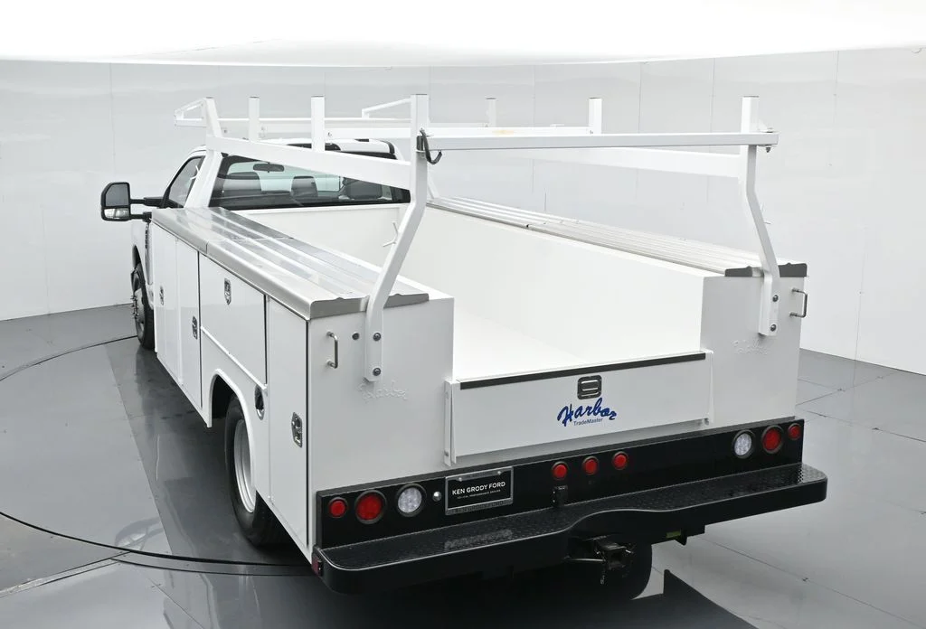 2026 Ford F-350 Super Duty Chassis Cab XL - Photo 41