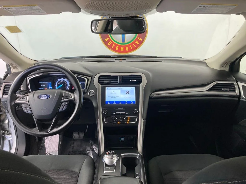 Used 2020 Silver Ford SE image 8