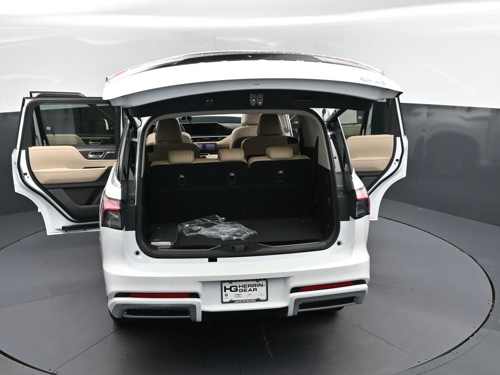 New 2026 RADIANT WHITE INFINITI Pure 2WD image 51