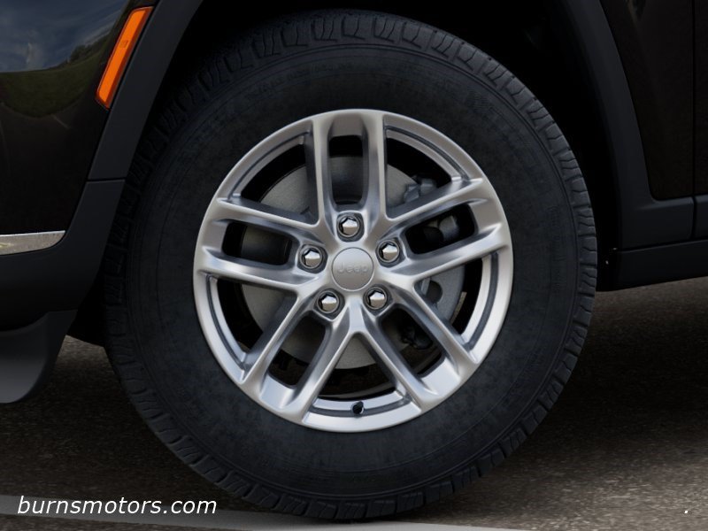 New 2026 Diamond Black Crystal Pearl-Coat Exterior Paint Jeep Laredo image 8