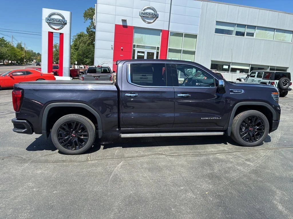Used 2022 Silver GMC Denali image 8