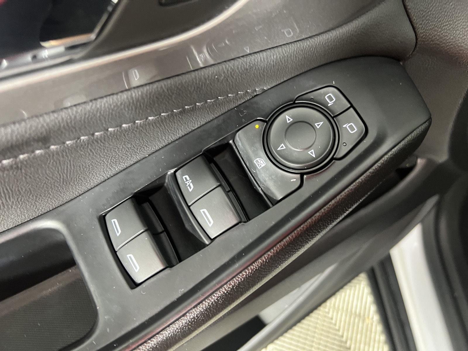 Used 2023 Iridescent Pearl Tricoat Chevrolet LT Cloth image 23