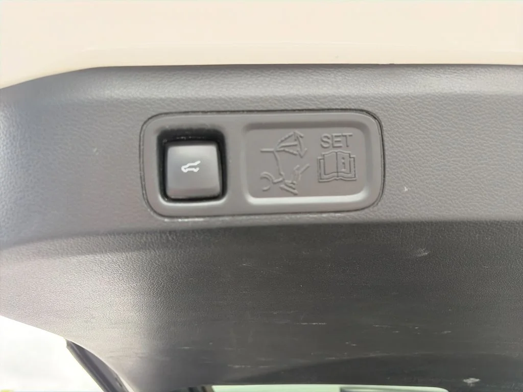 Used 2021 White Ford Platinum image 35