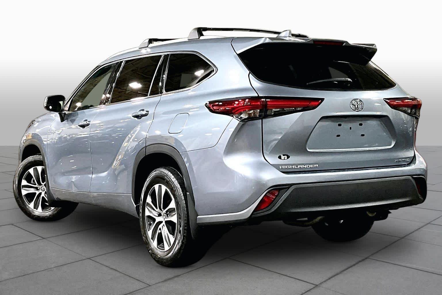 Used 2022 Moon Dust Toyota XLE image 12