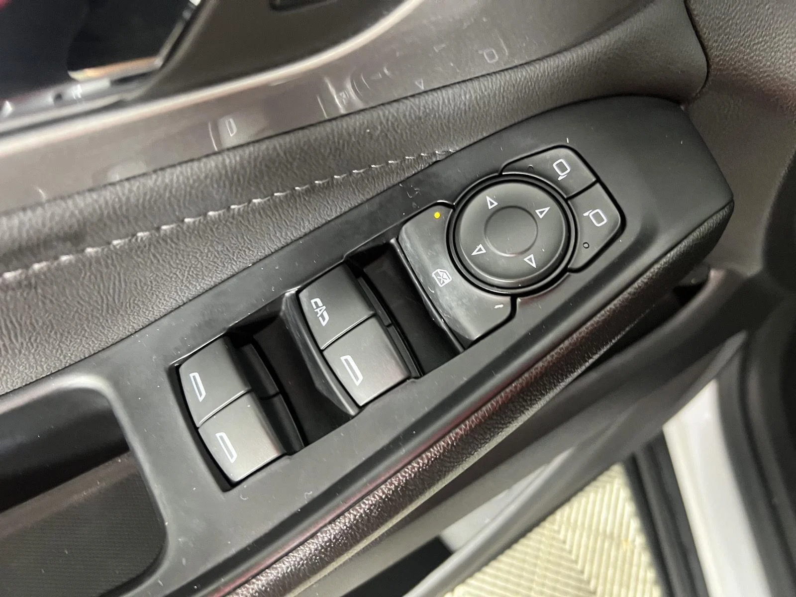 Used 2023 Iridescent Pearl Tricoat Chevrolet LT Cloth image 23