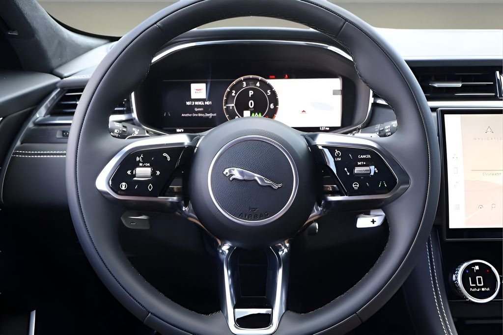 2026 Jaguar F-Pace R-Dynamic S - Photo 16