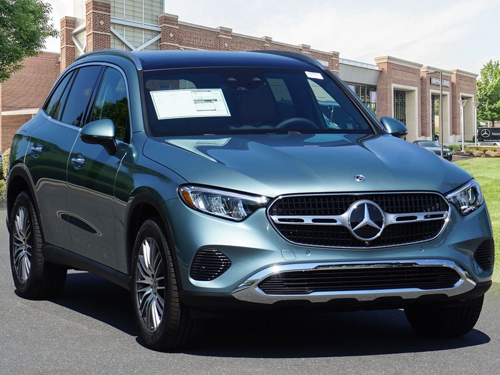 Used 2026 Verde Silver Metallic Mercedes-Benz GLC 300 image 3