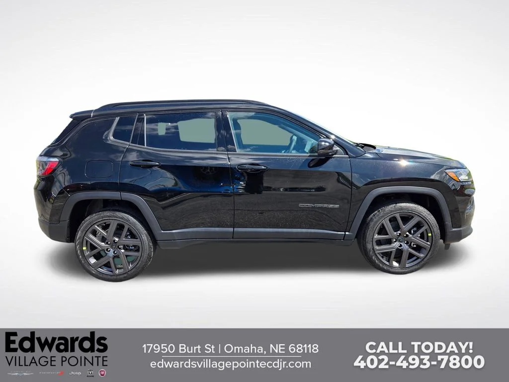 New 2026 Diamond Black Crystal Pearlcoat Jeep Limited image 2