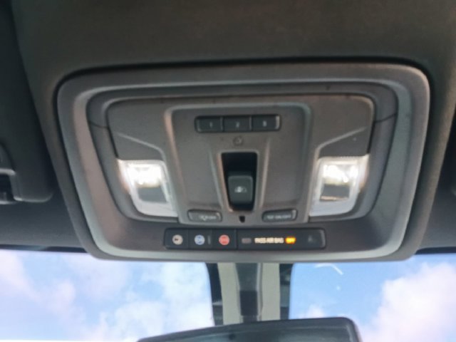 Used 2022 PACIFIC BLUE METALLIC GMC SLT image 7