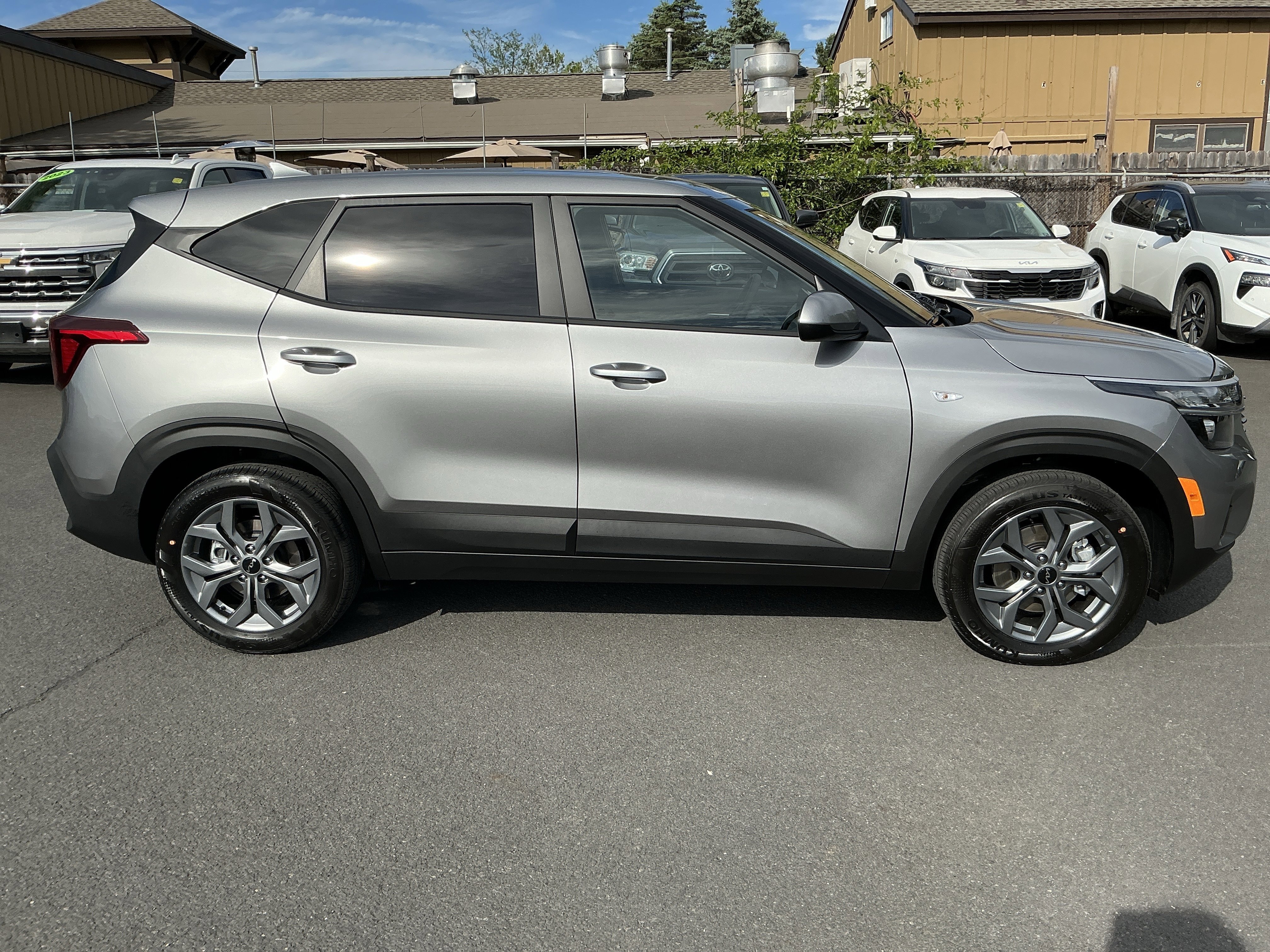New 2026 Steel Gray Kia LX image 2