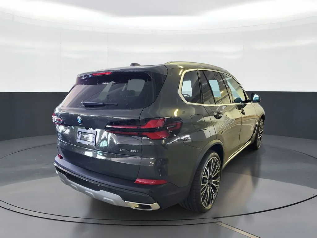 New 2026 Gray BMW xDrive40i image 3