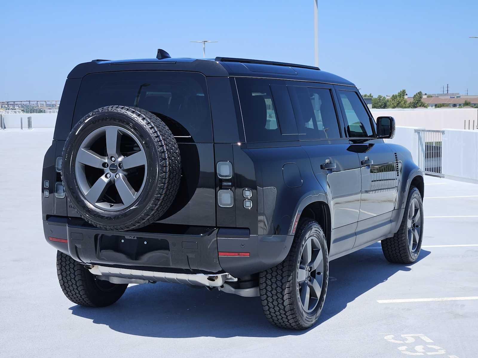 New 2026 Santorini Black LAND ROVER S image 5