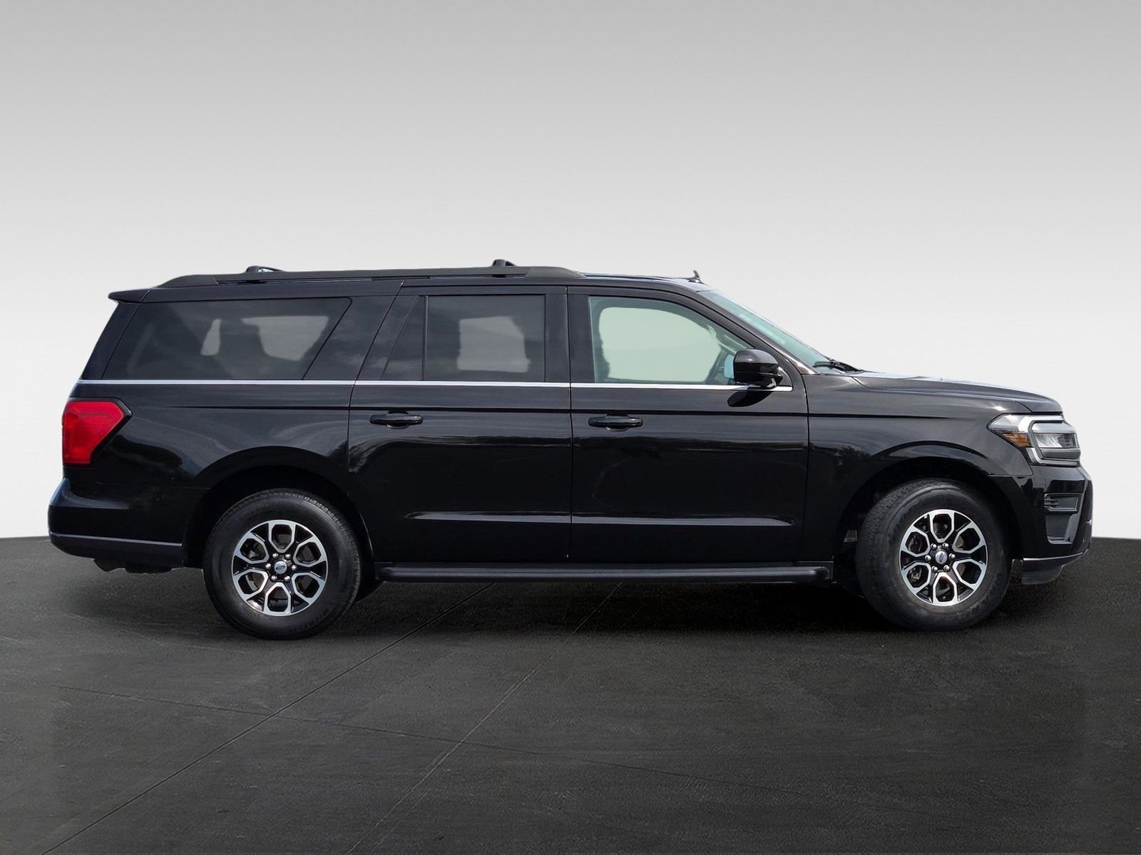 2024 Ford Expedition Max XLT photo 3