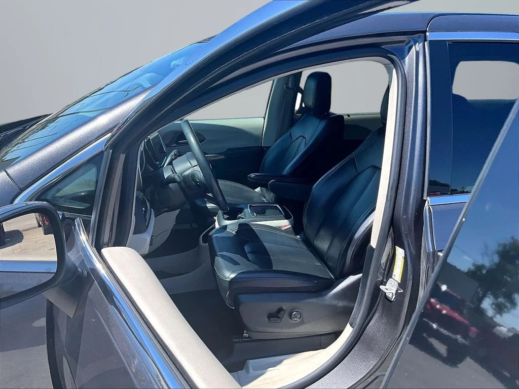 Used 2023 Gray Chrysler Touring L image 26