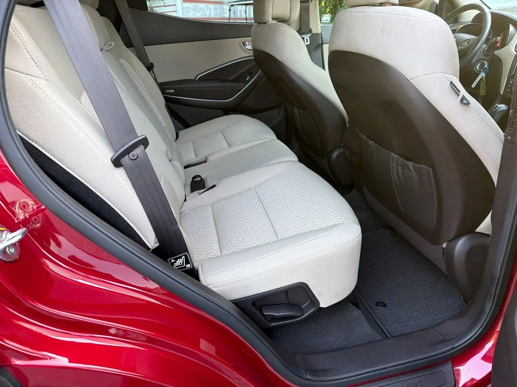 Used 2014 Red Hyundai Base image 15
