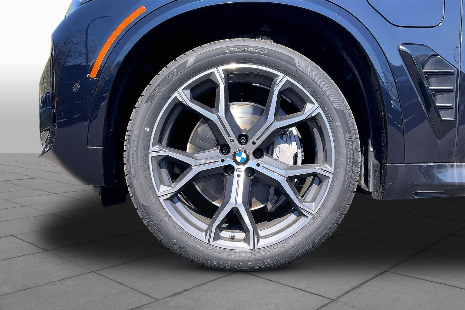 New 2026 Carbon Black Metallic BMW xDrive50e image 11