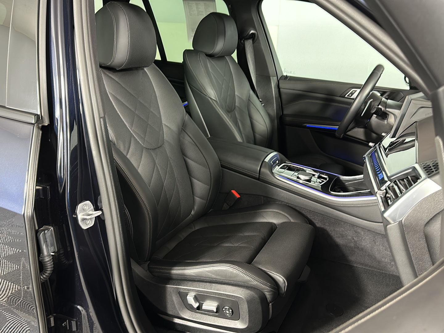 New 2026 Carbon Black Metallic BMW xDrive40i image 27
