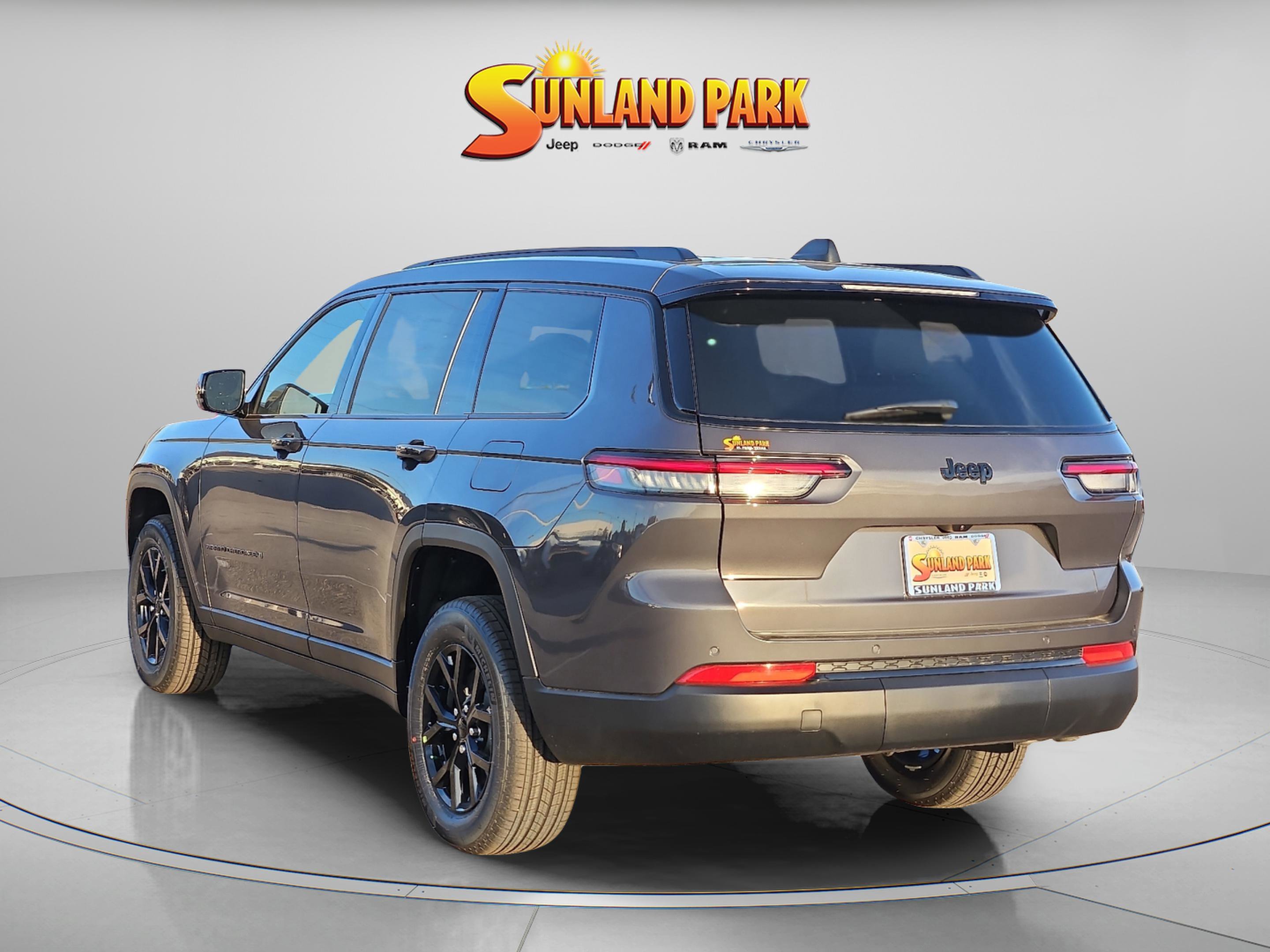 New 2025 Baltic Gray Metallic Clear-Coat Exterior Paint Jeep Altitude X image 5
