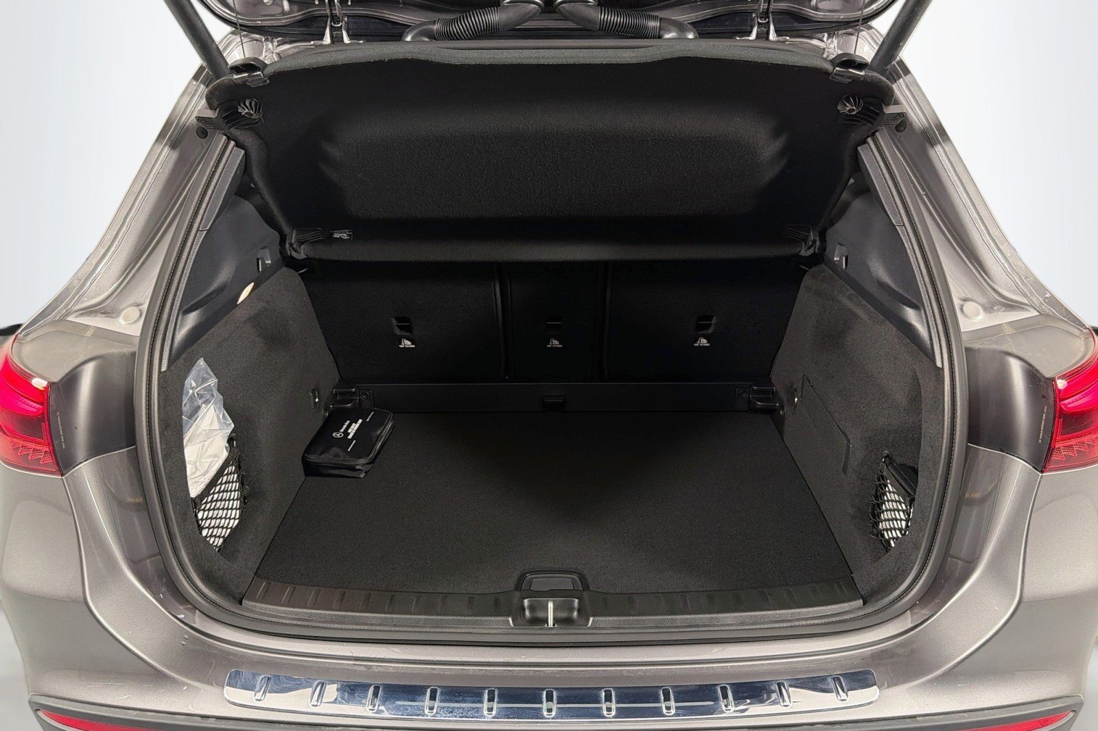 New 2026 Mountain Grey Metallic Mercedes-Benz GLA 250 SUV image 22