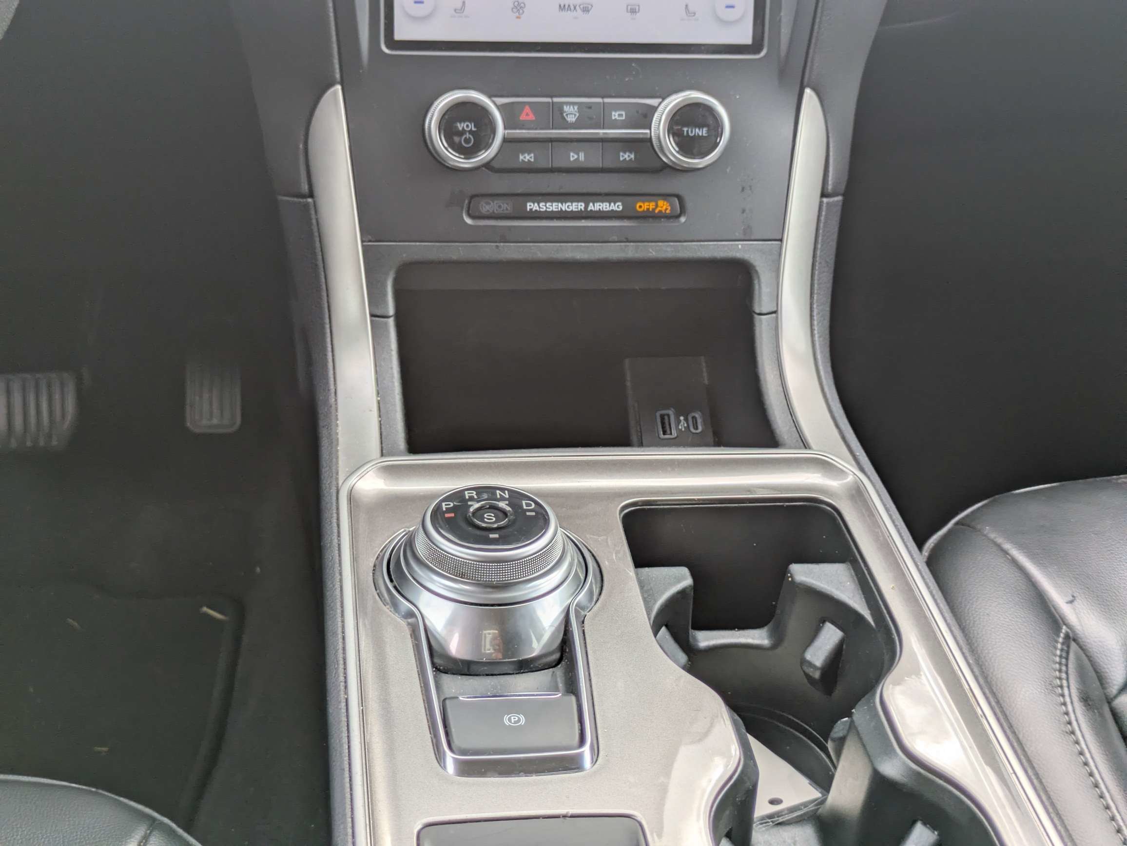 Used 2024 Black Ford SEL image 16