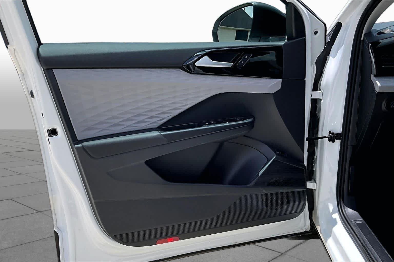 Used 2022 Pure White Volkswagen S image 20