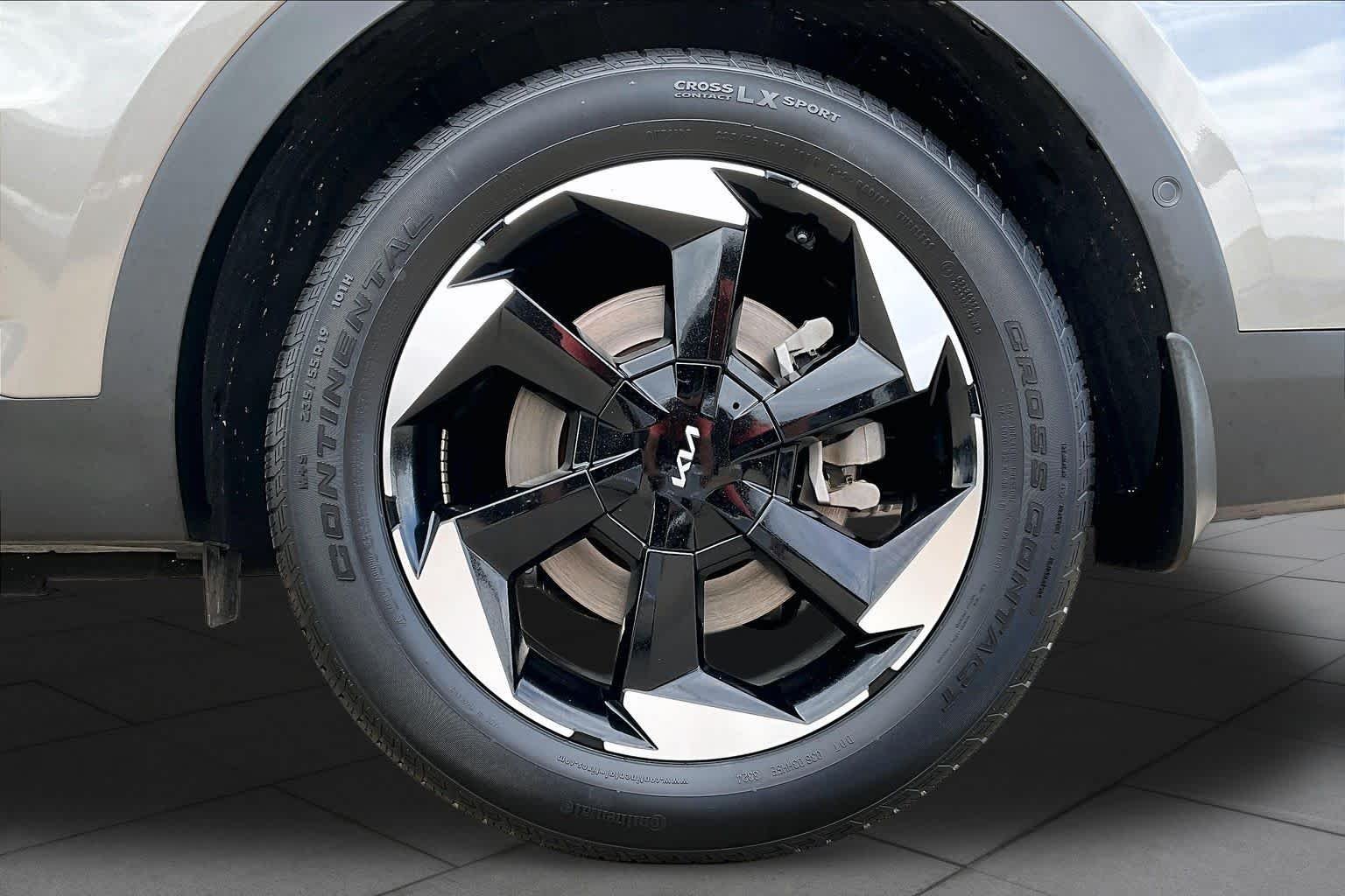 Used 2025 Volcanic Sand Kia SX Prestige image 11