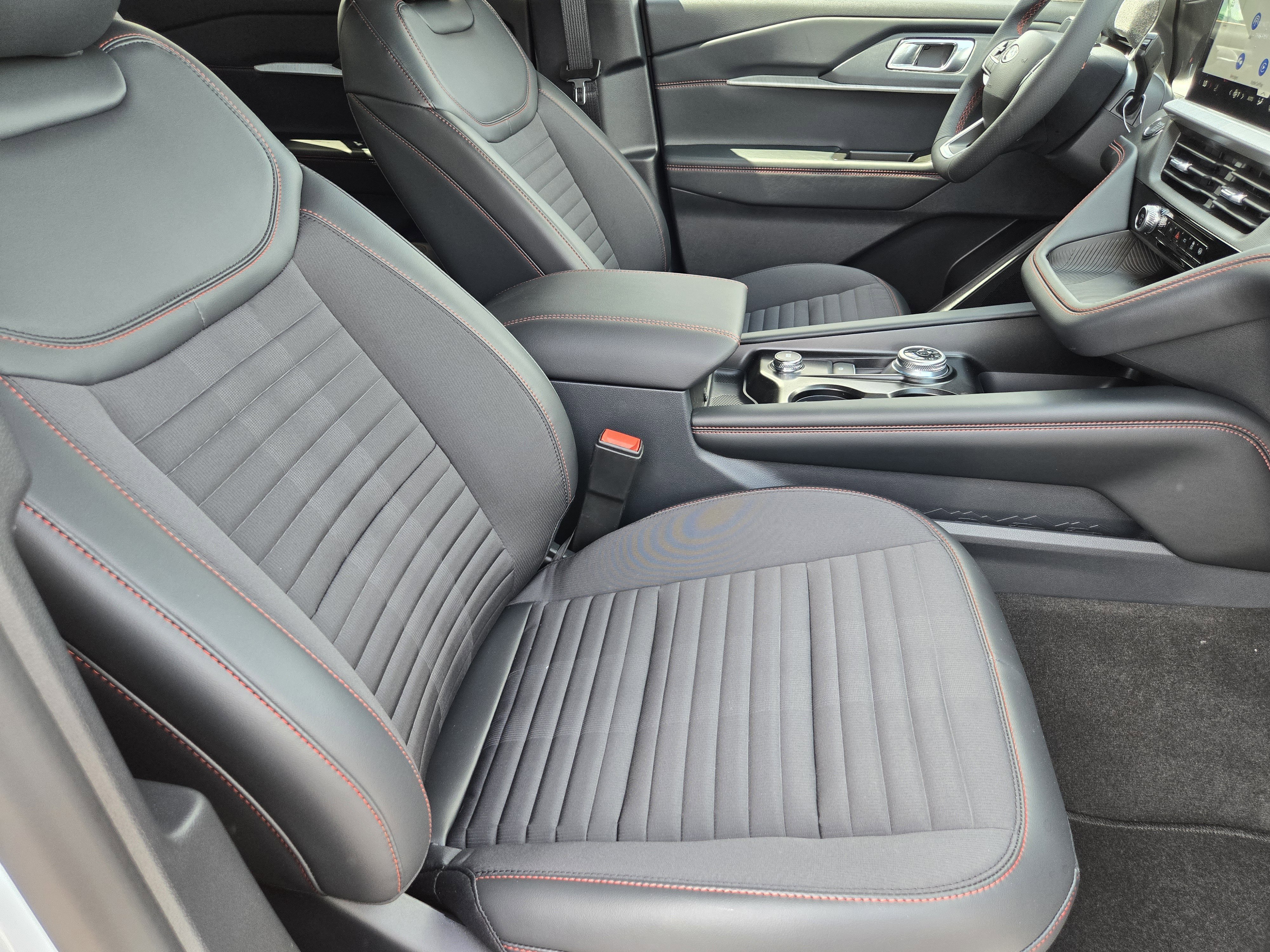 New 2026 Space White Metallic Ford ST-Line image 9
