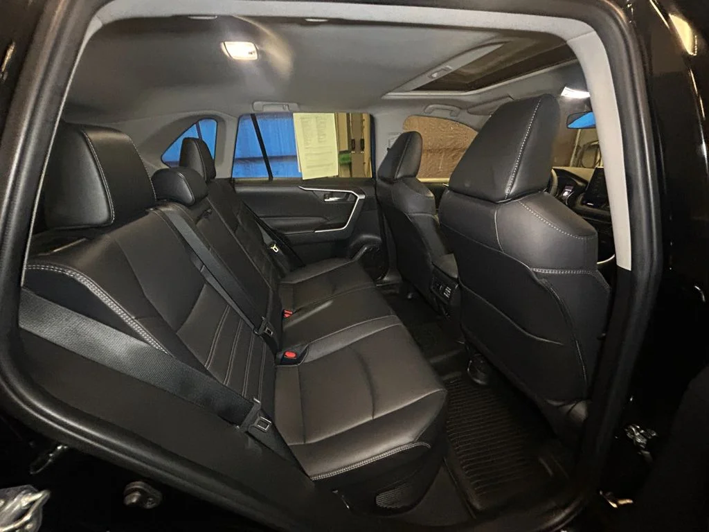 Used 2022 Midnight Black Toyota XLE Premium image 17