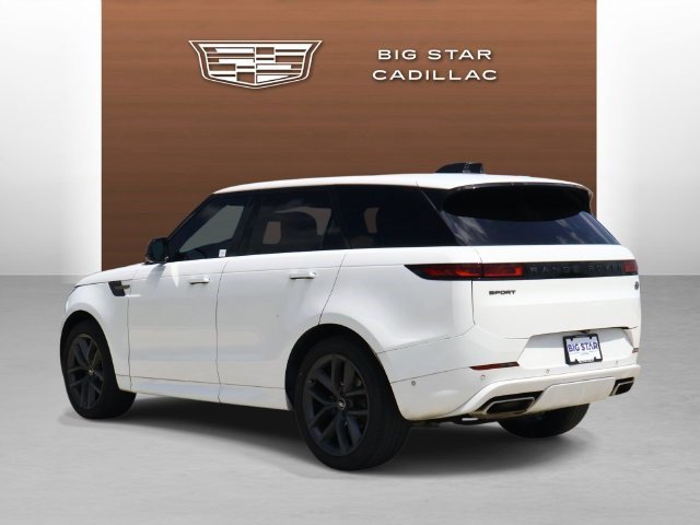 Used 2023 White Land Rover SE Dynamic image 3