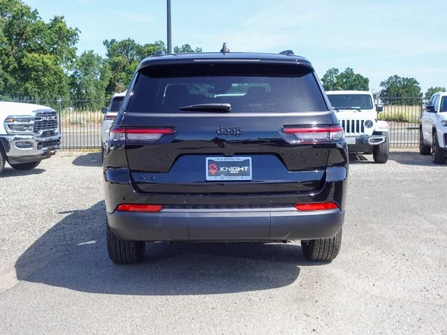 New 2026 Diamond Black Crystal Pearl-Coat Exterior Paint Jeep Altitude image 7