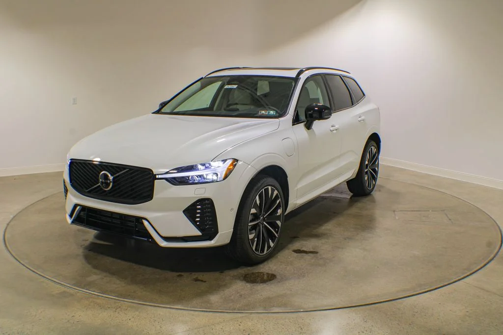 New 2026 Crystal White Volvo T8 Ultra image 1