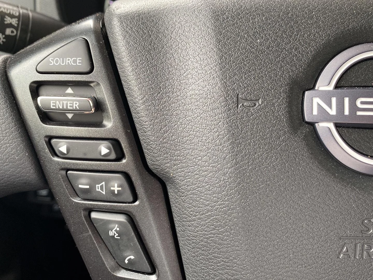 Used 2023 Glacier White Nissan S image 25
