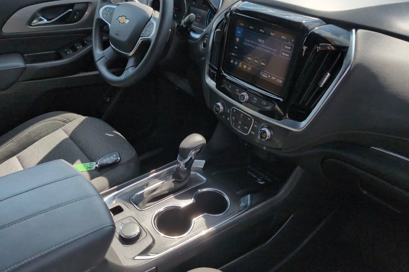 Used 2023 SUMMIT WHITE Chevrolet LT Cloth image 18
