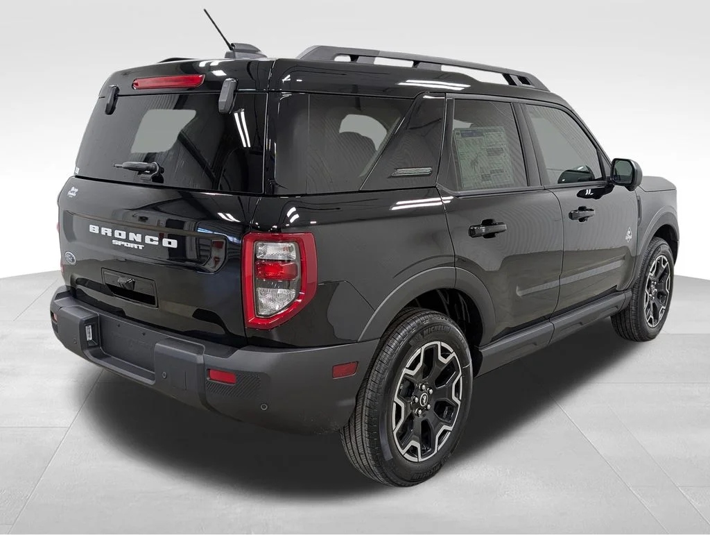 New 2025 Shadow Black Ford Outer Banks® image 6