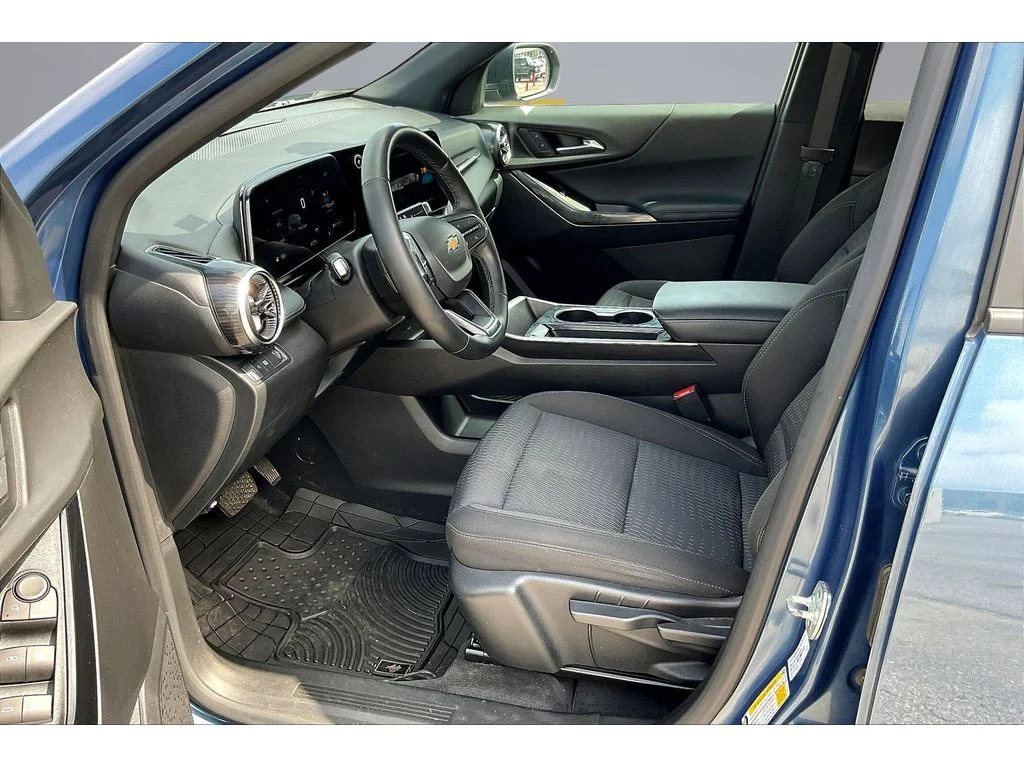 Used 2025 Lakeshore Blue Metallic Chevrolet LT image 11