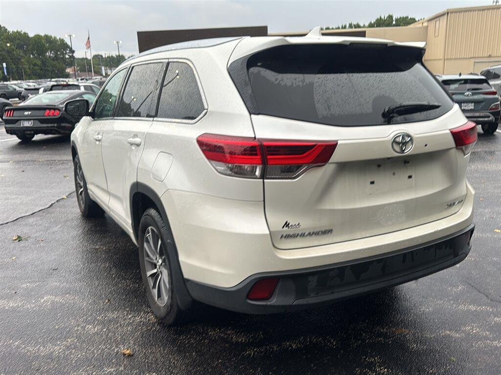 Used 2017  Toyota XLE image 5