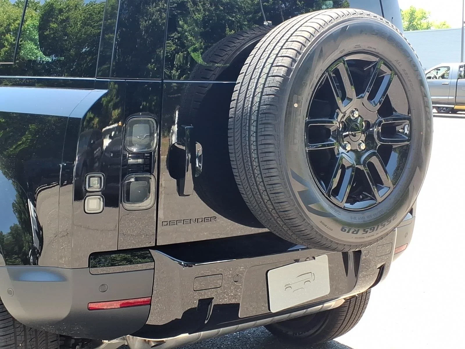 New 2026 Santorini Black LAND ROVER S image 19