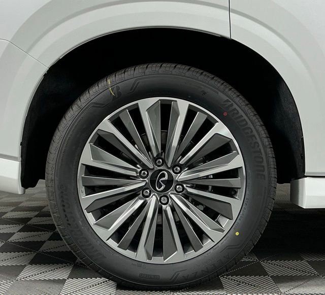 New 2026 RADIANT WHITE INFINITI Luxe 2WD image 8