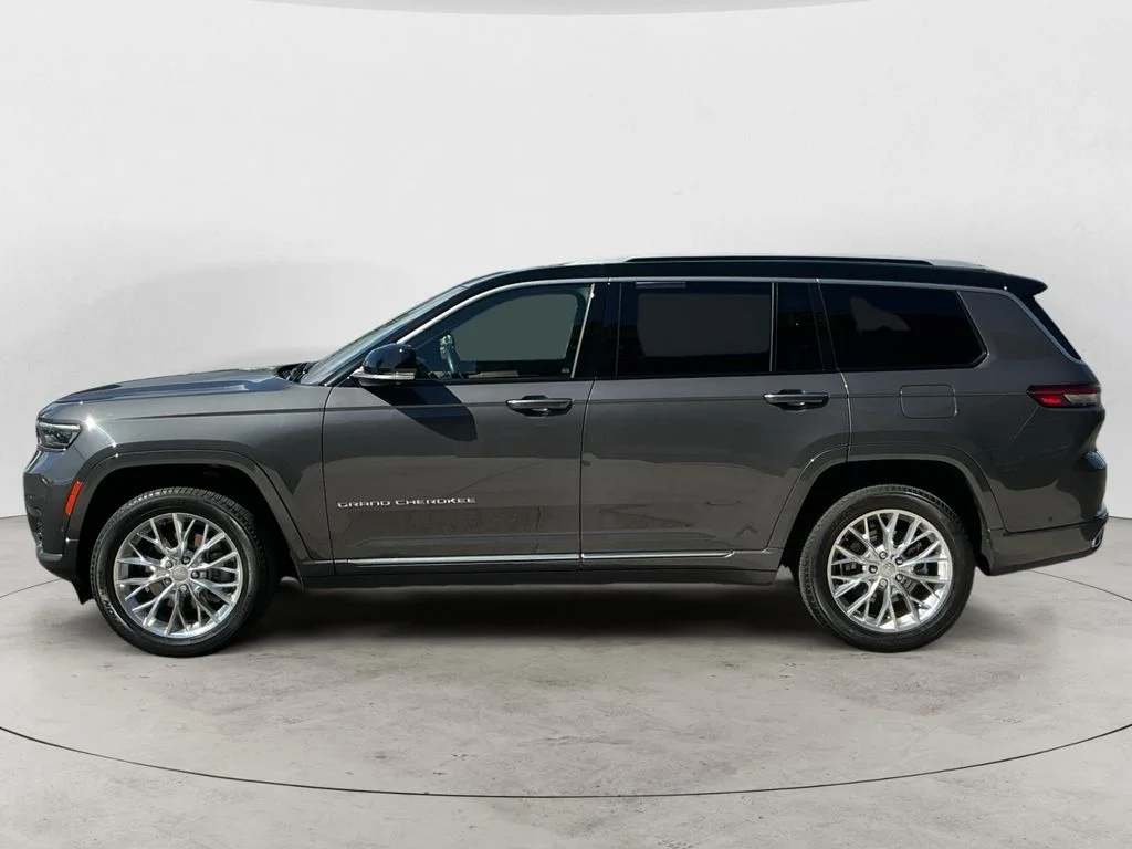 Used 2021 Gray Jeep Summit image 4
