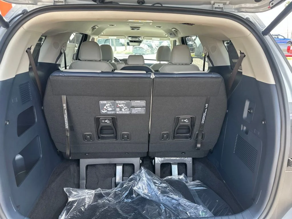 New 2026 White Kia EX image 5
