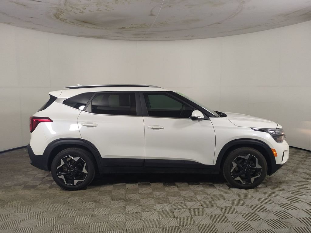 Used 2024 White Kia EX image 4