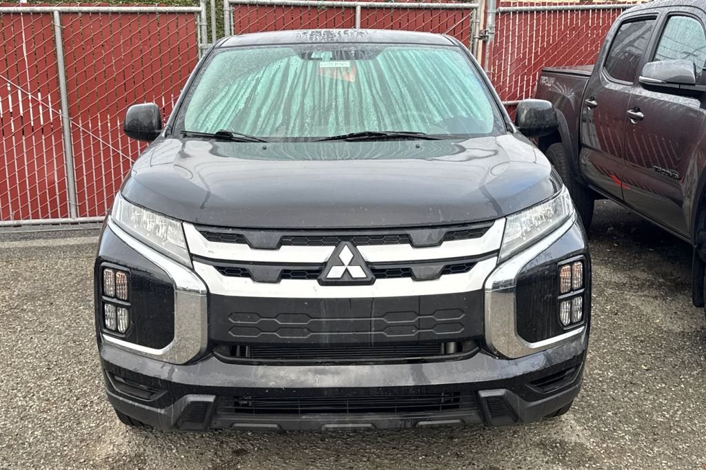 Used 2024 Silver Mitsubishi 2.0 ES image 3