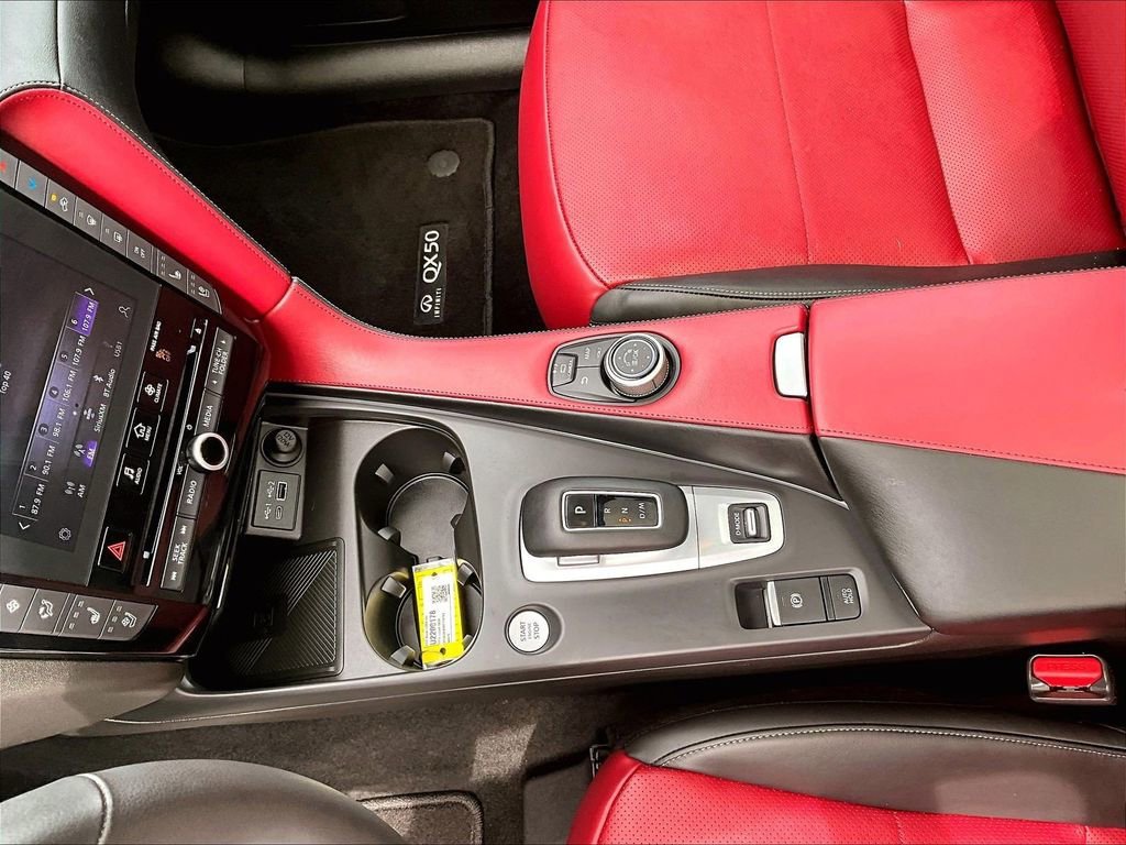 Used 2024 White INFINITI SPORT image 19