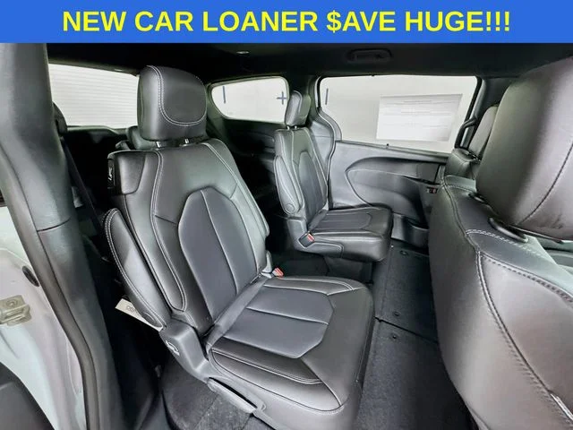 New 2026 Bright White Clear-Coat Exterior Paint Chrysler Select image 28