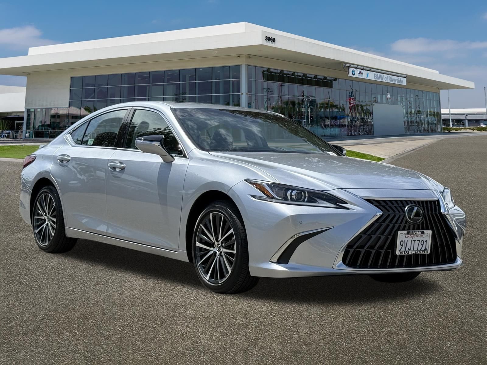 Used 2025 Silver Lexus 300h image 2