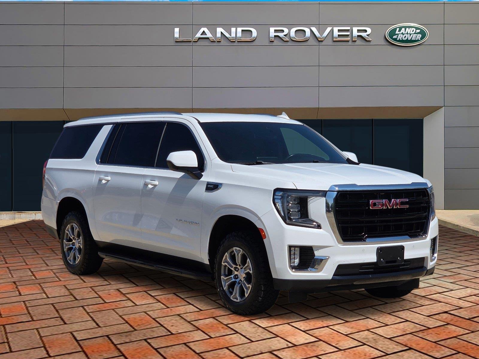 Used 2023 Summit White GMC SLE image 3