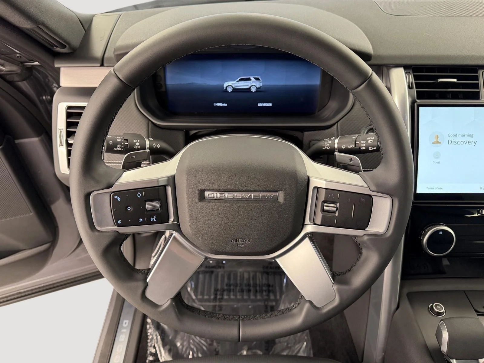Used 2025  LAND ROVER SE image 14